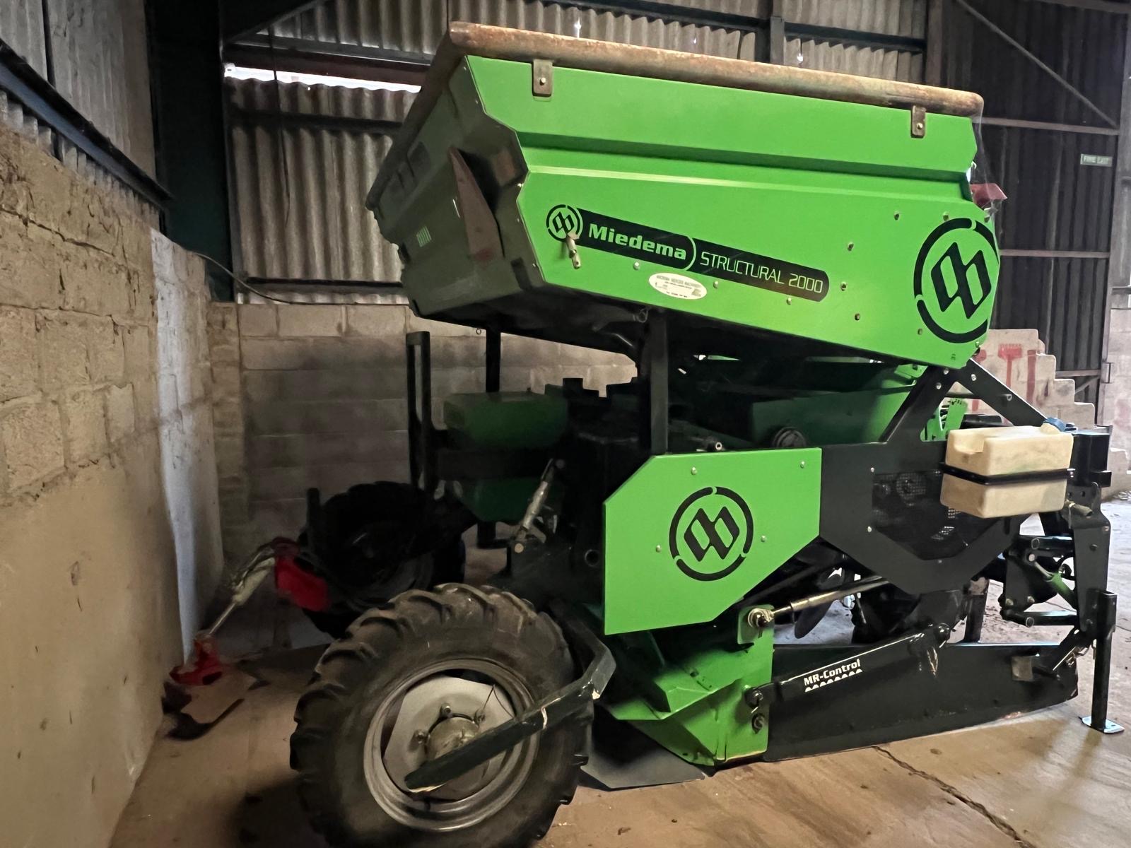 a3f8b964-97df-404c-81dd-3792c2b529a3